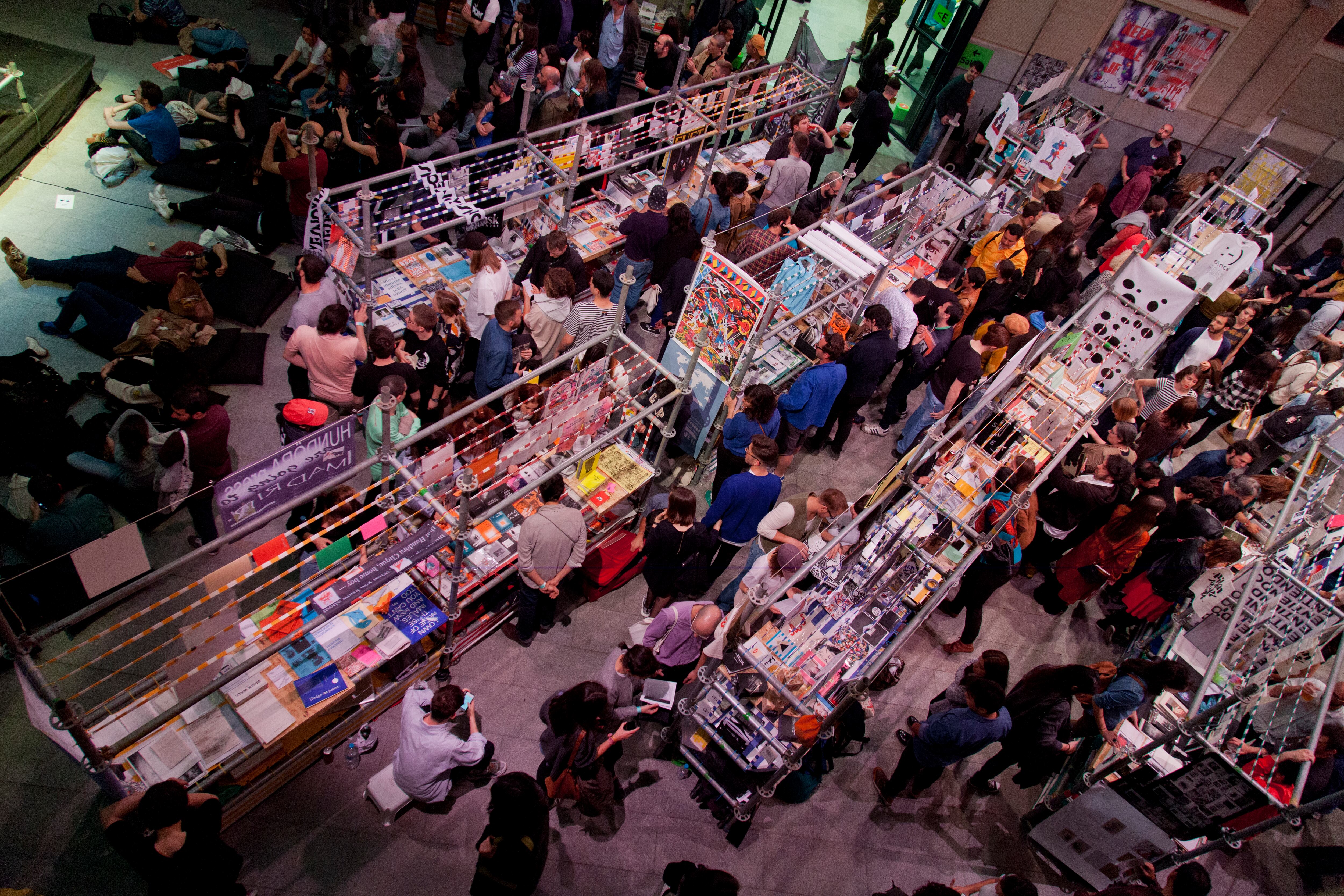 Libros Mutantes, que se celebra cada primavera en La Casa Encendida, se ha convertido en cita obligatoria para los amantes de la cultura fanzinera, los libros de artista y las editoriales independientes.