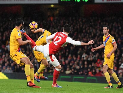 Giroud marca ante el Crystal Palace.