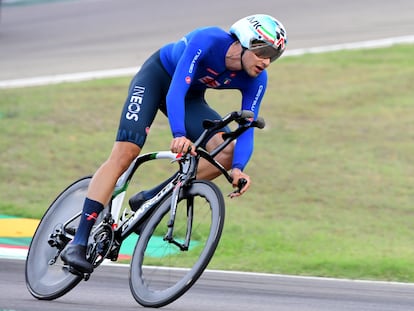 Filippo Ganna, durante la prueba contrarreloj del Mundial de Ciclismo este viernes en Imola (Italia).