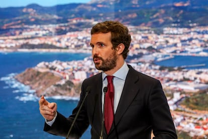 Pablo Casado, en el estand de Turismo de Ceuta en Fitur.