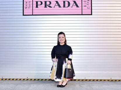 La activista e 'influencer' Sinéad Burke en el último desfile crucero de Prada.