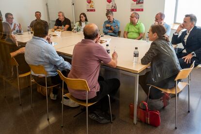 Encuentro de la directora de EL PAÍS, Pepa Bueno, con un grupo de suscriptores de Cataluña.