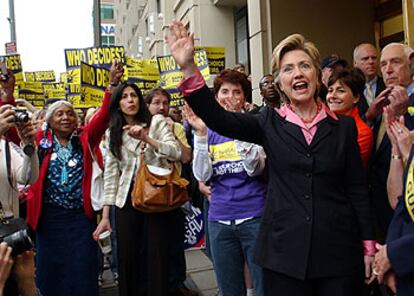 La senadora demócrata por Nueva York Hillary Clinton participa en la manifestación a favor del aborto en Washington.