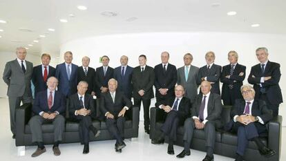 Empresarios catalanes y madrile&ntilde;os participantes en el Foro Puente A&eacute;reo celebrado el mi&eacute;rcoles en Barcelona. Con ellos, el ministro de Asuntos Exteriores, Garc&iacute;a-Margallo, y el portavoz de econom&iacute;a de CiU en el Congreso de los Diputados, Josep S&aacute;nchez Llibre.