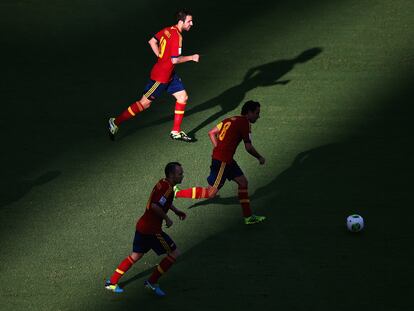 Cesc, Xavi e Iniesta, durante un encuentro de la selección en 2013.