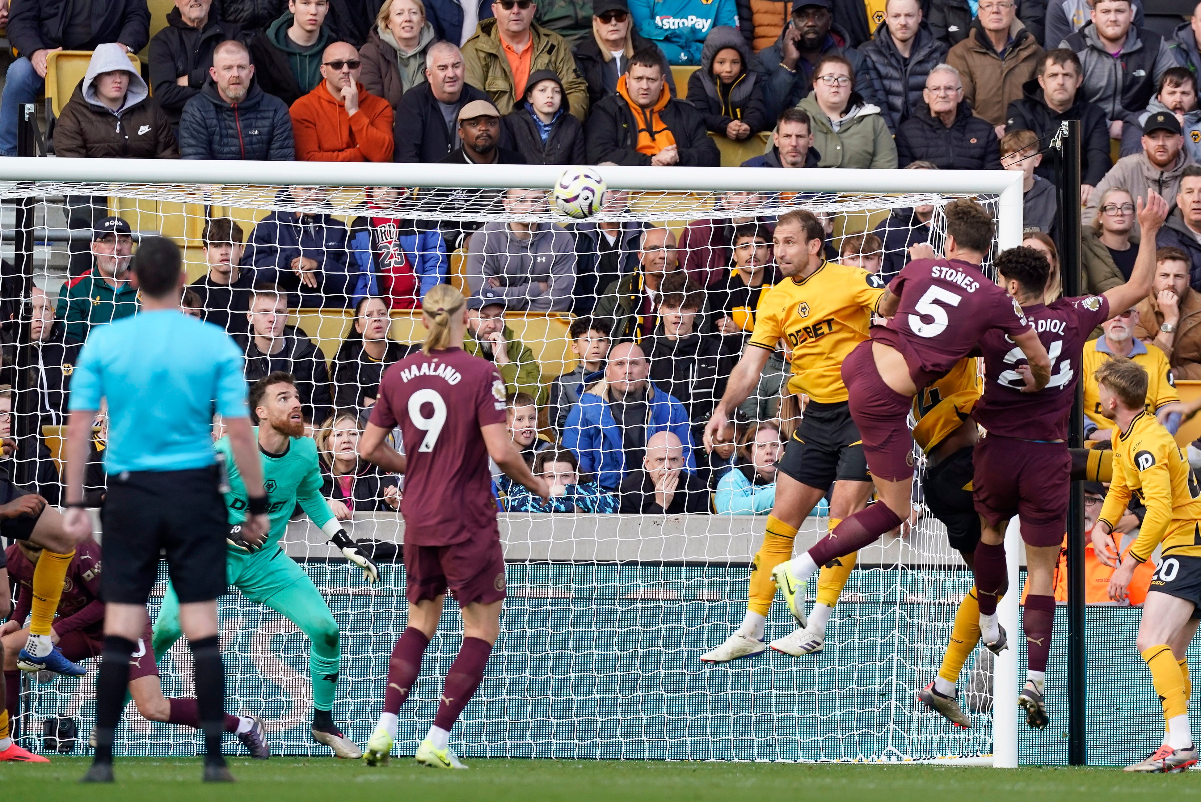 El City se afianza en la Premier con un gol en Wolverhampton en el último minuto