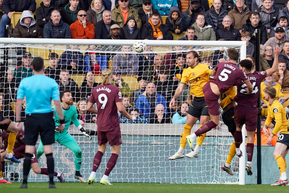 City takes a big step with a goal in Wolverhampton in the last minute