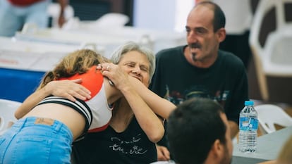 Carmen Pasqual, an evacuee from Gandia, hugs her granddaughter.