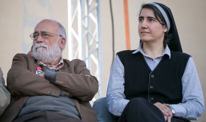 Arcadi Oliveres y Teresa Forcades, en la presentación de Procés Constituent.