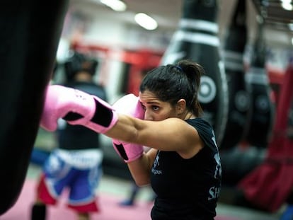 Maya Houdroge (32 a&ntilde;os), entrenadora f&iacute;sica personal de artes marciales. Ha ganado varias medallas de oro y est&aacute; prepar&aacute;ndose para el campeonato femenino de &#039;muay thai&#039; (un arte marcial) en Dub&aacute;i, el pr&oacute;ximo 16 de diciembre.