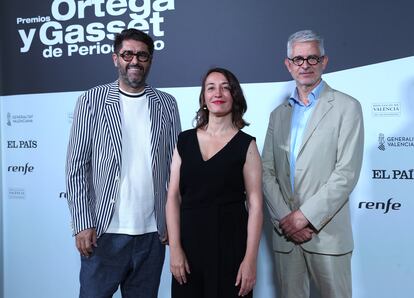 De izquierda a derecha: Vicente Jiménez, director del diario AS; Mónica Ceberio, directora adjunta de EL PAÍS; y Javier Moreno, director de la Escuela de Periodismo de EL PAÍS. 