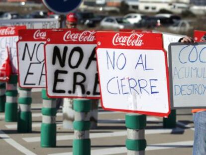 Primera jornada de huelga de los trabajadores de Coca Cola en Fuenlabrada.