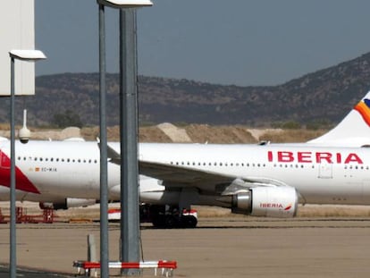 Vista de un avión de Iberia. 