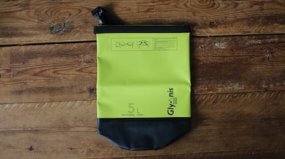 Pruebo las mejores bolsas impermeables para ropa mojada y elijo la ganadora.