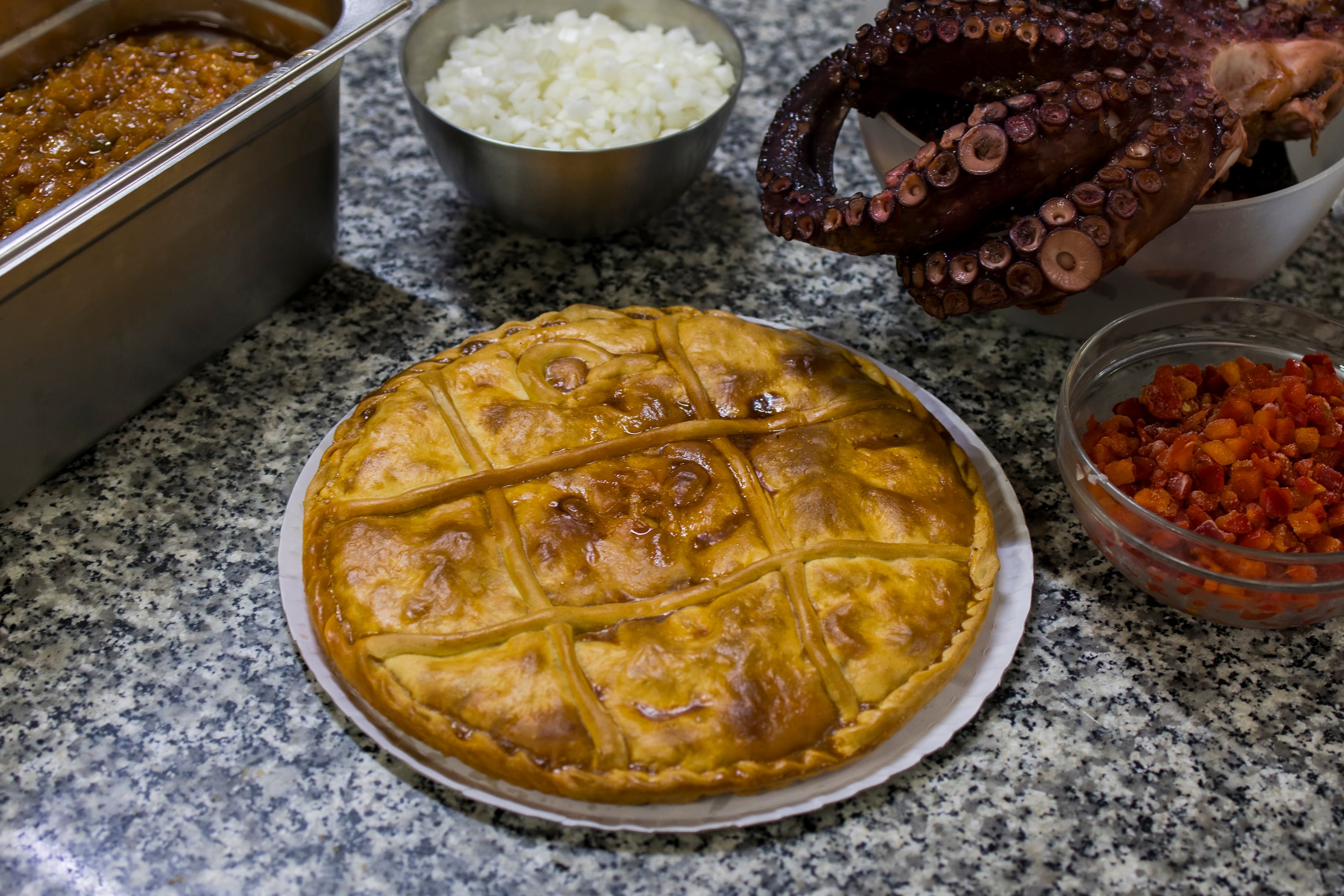 Veiganova, el obrador situado en una carretera que vende 500 empanadas al día (y envía a toda España)