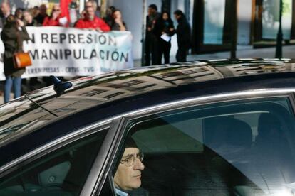 El presidente de TVG entrando en el Parlamento