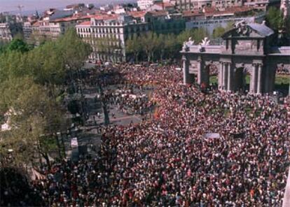 Imagen aérea de la Puerta de Alcalá durante la celebración del concierto a favor de la paz.