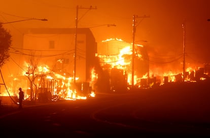 Vivienda incendiadas en Malibú (California), el miércoles.