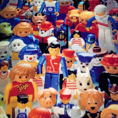 Existen 4.200 modelos de piezas distintas, de 58 colores. Antiguas o modernas, las piezas de LEGO tienen mil imitadores. Muchas colecciones sufren plagio. Algunos se guardan en el museo de Billund.