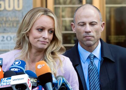 La actriz Stormy Daniels y su abogado,Michael Avenatti, tras una audiencia de 2018 en Nueva York.