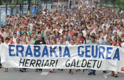 Cabeza de la manifestación celebrada por la izquierda <i>abertzale</i> en San Sebastián.