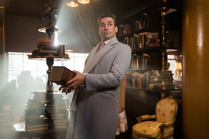 Jon Hamm regresa a la serie como el arcángel Gabriel.