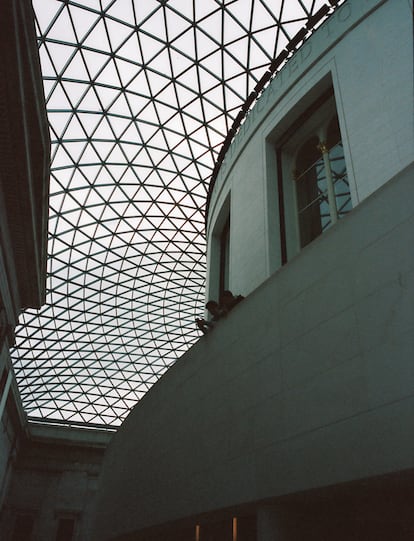 Vista de la gran cristalera que cubre el patio central del Museo.