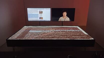 Vista de sala de la exposici&oacute;n Hito Steyerl. Duty-Free Art, 2015