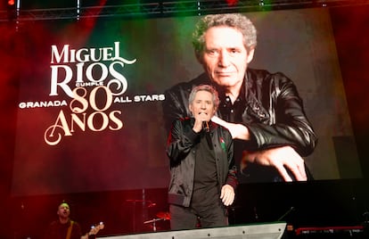 Un momento del concierto de Miguel Ríos, en Granada, por la celebración de su 80 cumpleaños.