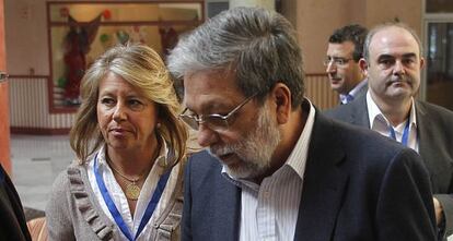 Francisco Toscano y Ángeles Muñoz en una reunión de la FAMP.