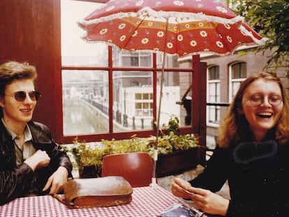 Stieg Larsson y su compañera, Eva Gabrielsson, en un momento del documental.