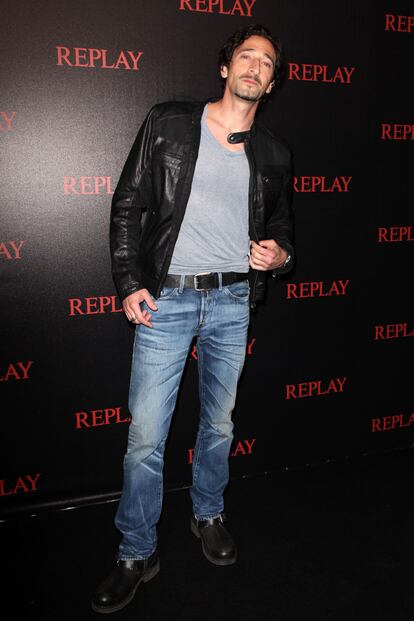 Adrien Brody no ha hecho mucha alfombra roja pero no se ha querido perder esta fiesta.