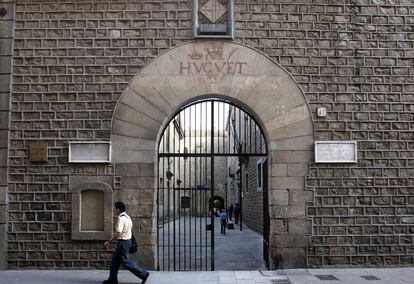 L'Institut d'Estudis Catalans (IEC).