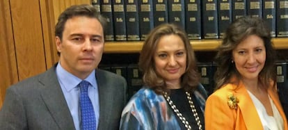 Dimas Gimeno, Marta Álvarez y Cristina Álvarez, en una imagen de 2015.