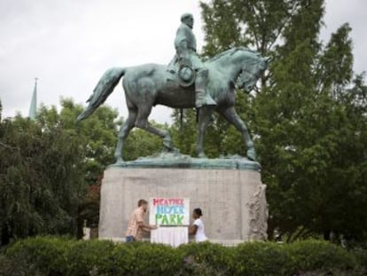 La decisión de retirar una estatua del militar está en el origen de las protestas en Charlottesville