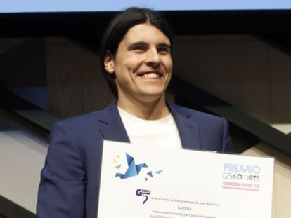 Pedro Javier Sáez, consejero delegado de Neosentec, recibe el Premio G5 Innova al Emprendimiento Social por su aplicación Lazzus.