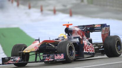 Sebastien Buemi, de Toro Rosso, durante los entrenamientos de Jerez.