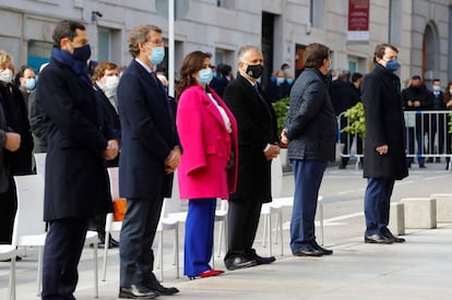 Los presidentes autonómicos, de izquierda a derecha, Juan Manuel Moreno (Andalucía), Alberto Núñez Feijóo (Galicia), Concha Andreu (La Rioja), Víctor Torres (Canarias), Guillermo Fernández Vara (Extremadura) y Alfonso Fernández Mañueco (Castilla y León).