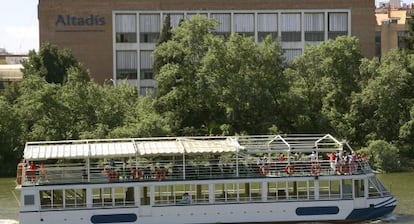 La sede de la antigua fábrica de tabacos de Sevilla, en el barrio de Los Remedios.