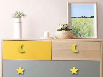 Colores, formas y diseños mágicos con los que decorar los muebles en el dormitorio de los más pequeños.
