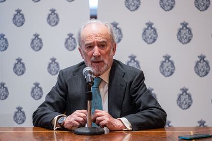 El director de la Real Academia Española (RAE), durante la rueda de prensa en la que ha anunciado que el congreso de la lengua se celebrará en Cádiz.