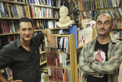 José Rábade y Vicente Montes, dos de los tres propietarios de la librería Balmes de Lugo.