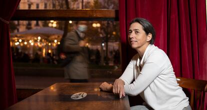 La médico Paula Farias, en el café Gijón de Madrid el 1 de diciembre.