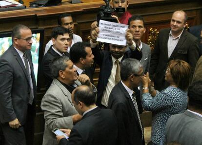 Sesión del Parlamento,al que se incorporó hoy Gilberto Sojo.