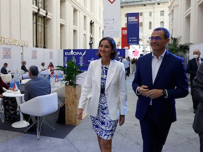 La ministra de Industria, Reyes Maroto, y el presidente de Madrid Platform, Carlos Morales, asisten este lunes a la inauguración de la segunda edición del encuentro empresarial Madrid Platform.