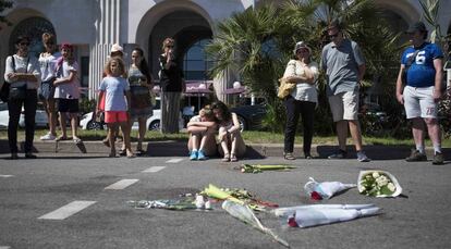 Homenajes improvisados a las víctimas del atentado de Niza.