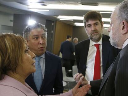 De izquierda a derecha: Celia Villalobos, presidenta de la Comisión del Pacto de Toledo; Tomás Burgos, secretario de Estado de Seguridad Social; Ricardo de Querol, director de Cinco Días y Octavio Granado exsecretario de Estado de Estado de Seguridad Social con los Gobiernos de Zapatero.