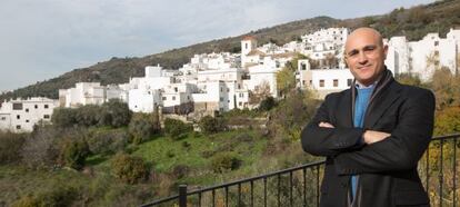 José Antonio Martín, alcalde de Soportújar, en el Parque Nacional de Sierra Nevada (Granada).