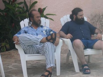 Paco de Lucía (left) and Javier Limón in Cancún.