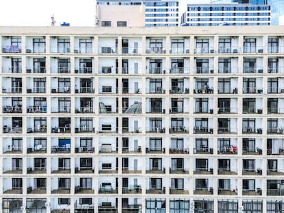 La fachada del edificio donde Raymond estuvo cautivo cuatro meses en Sihanoukville, Camboya el 25 de mayo de 2024.